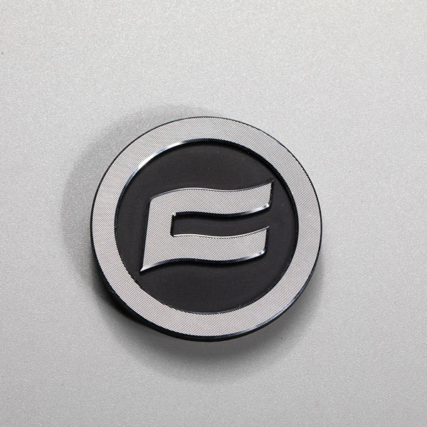 Logo metalliset etiketit