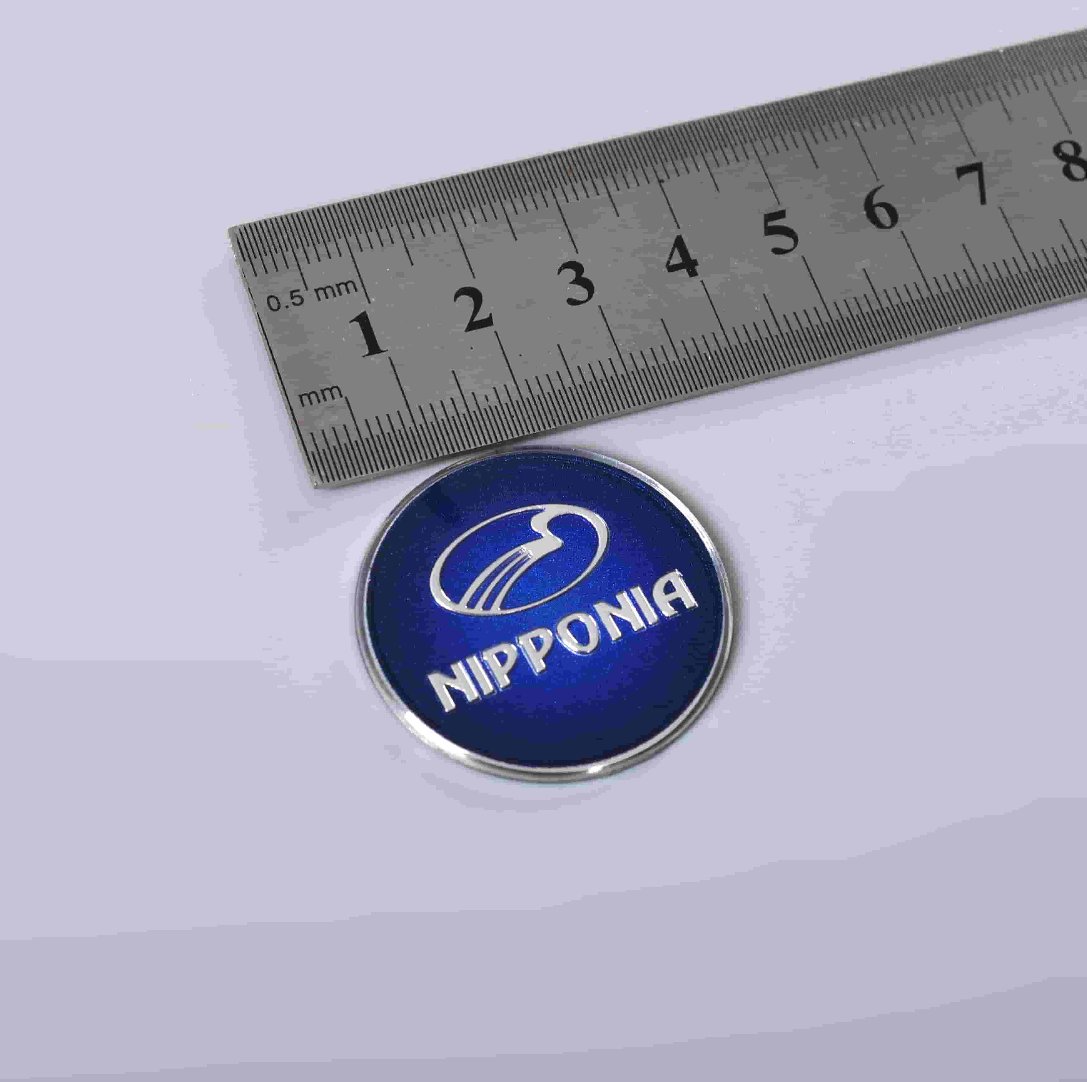 Kohokuvioitu logo 3D muovinen tunnus