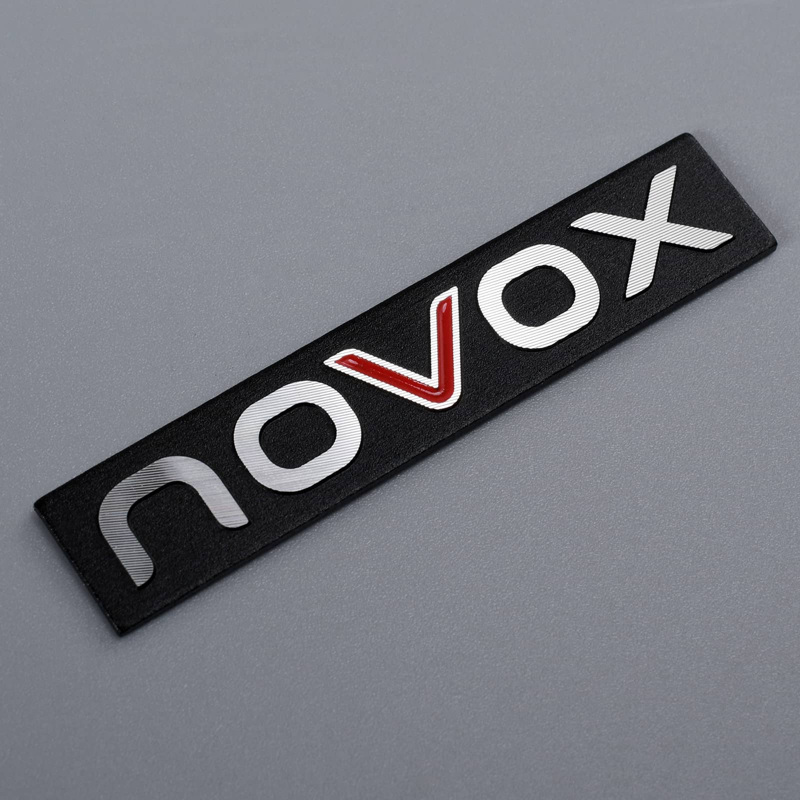 Mukautettu Diamond Cut Metal Logo Nimikyltti