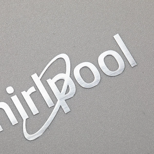 Mukautettu metallinen siirtotarra Nikkeli Metalliharjattu siirtotarra Transfer Metal -logotarra