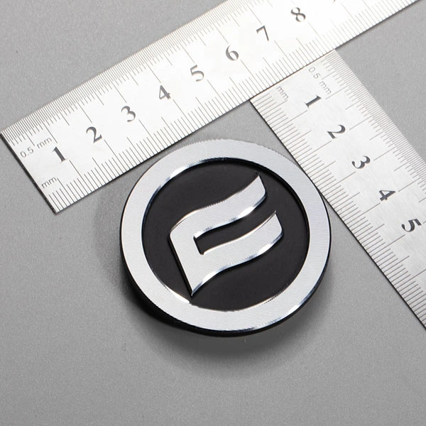 Logo metalliset etiketit