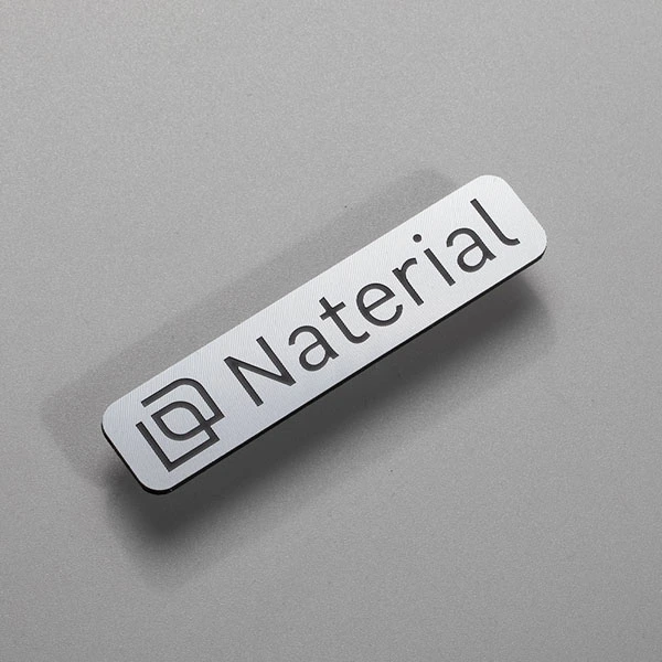 Metallinen logolevy