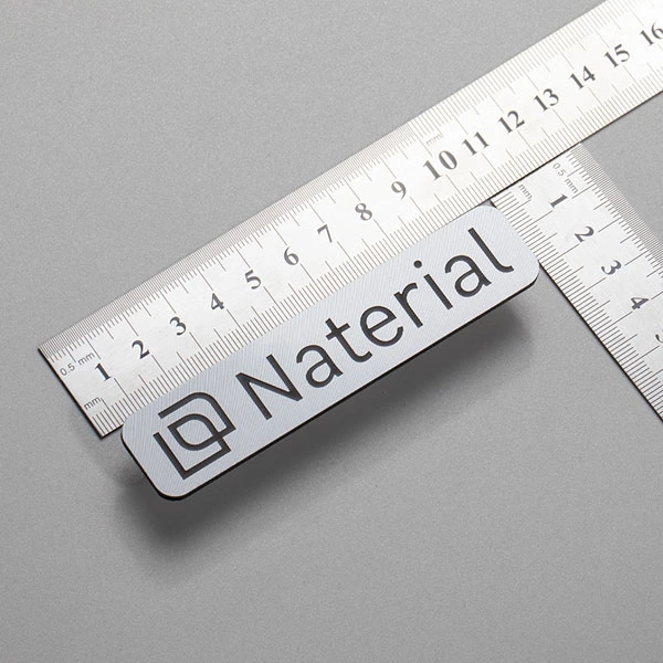 Metallinen logolevy